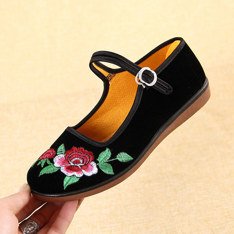 Embroidered orthopaedic shoes with soft bottom