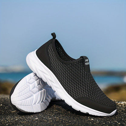 Lightweight and breathable men's sneakers