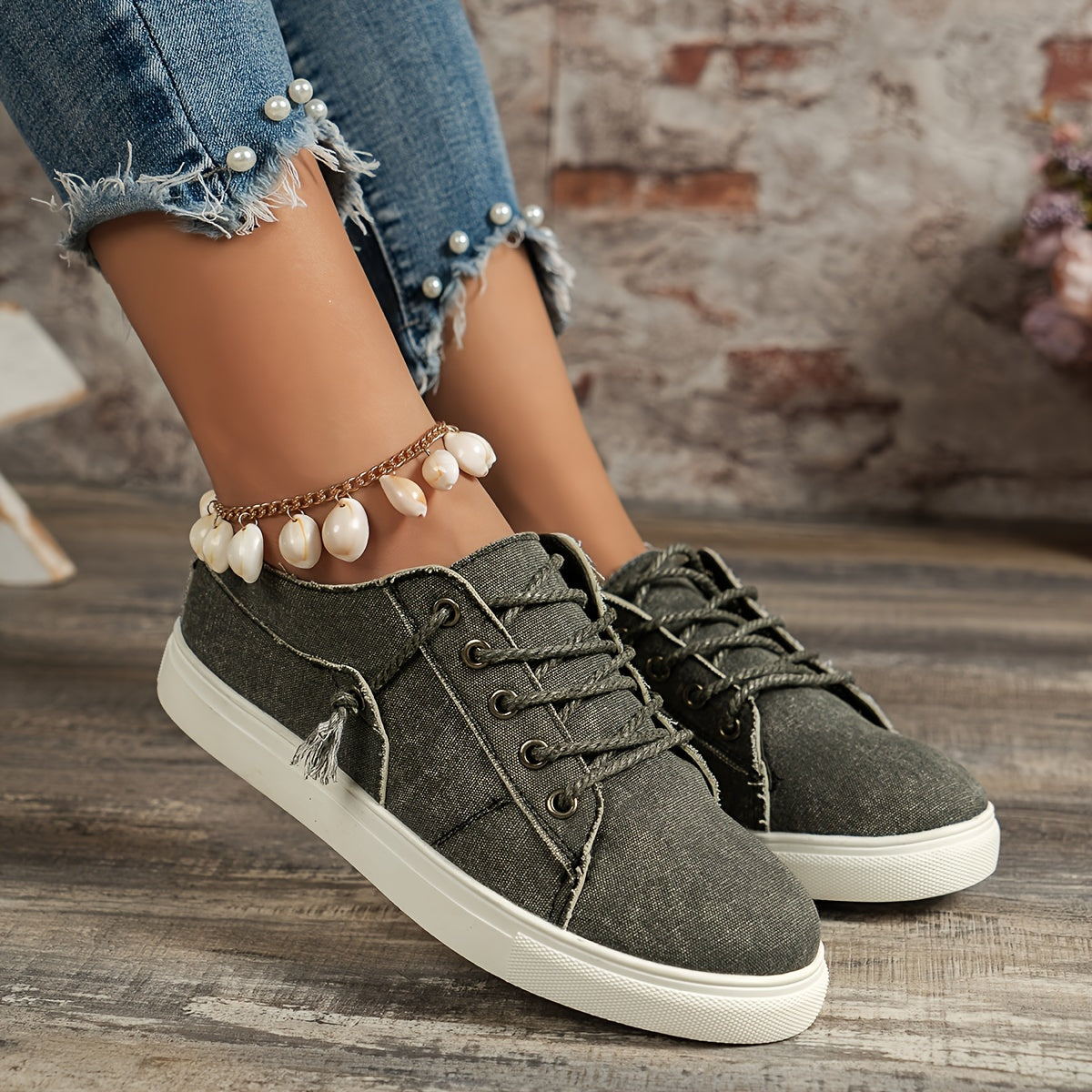 Elegant and detailed supportive Sneakers