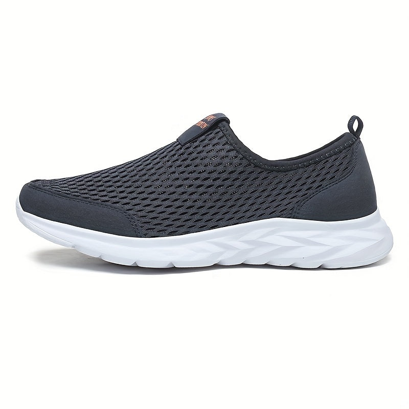 Lightweight and breathable men's sneakers