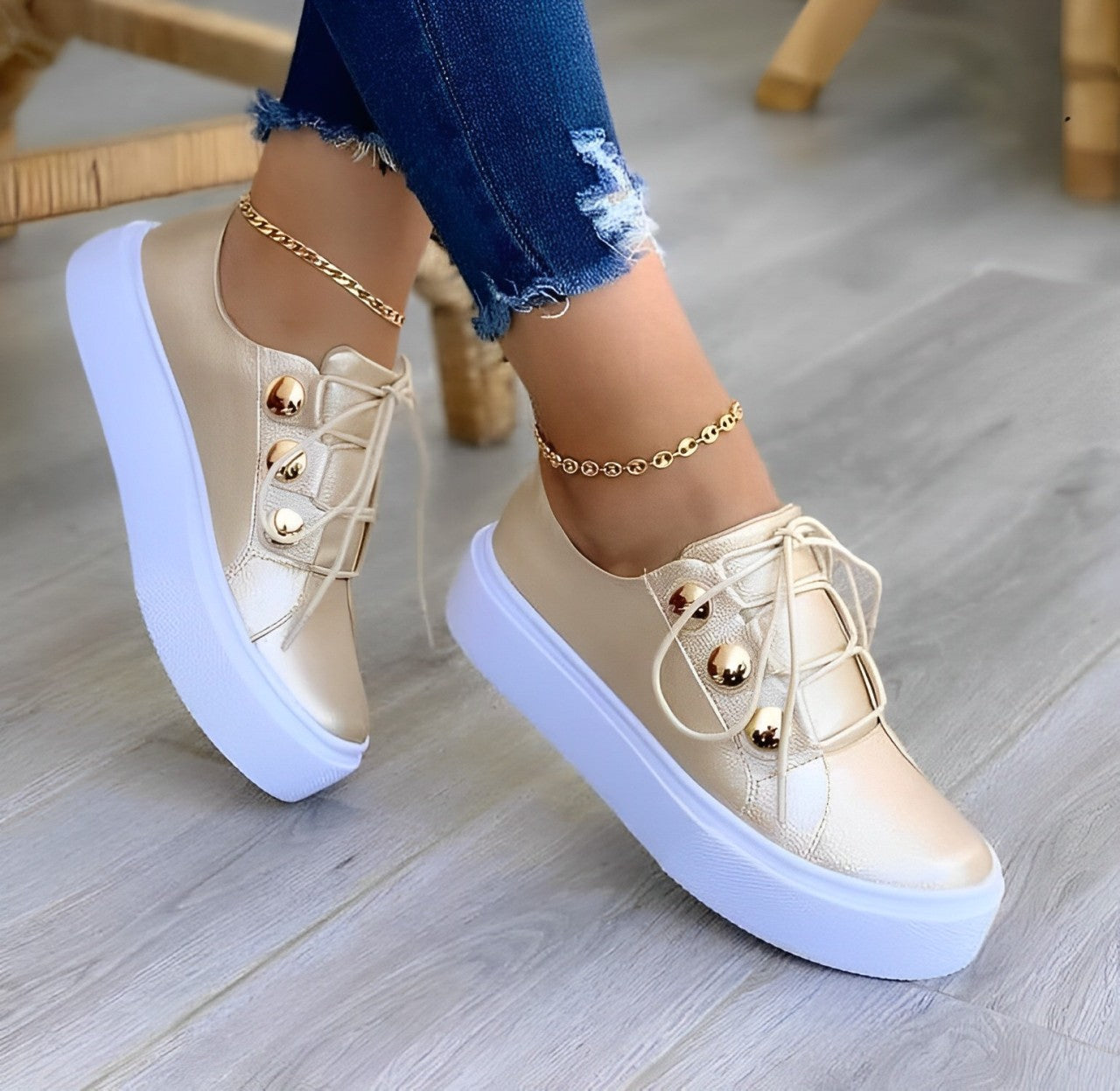 Elegant and detailed supportive Sneakers