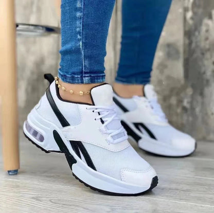 Ontworpen met zowel stijl als gezondheid in gedachten, bieden deze sneakers de perfecte mix van ondersteuning, stabiliteit en modieuze uitstraling voor warme dagen.