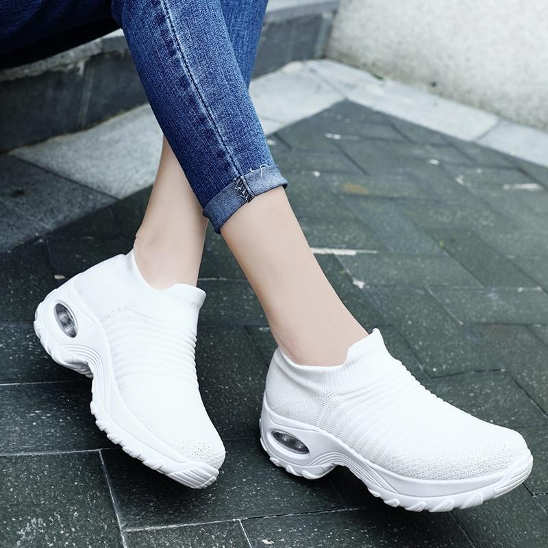 Elegant and airy summer trainers