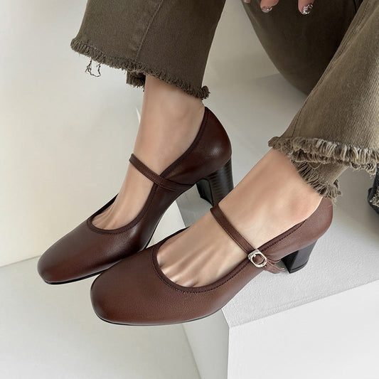 Classic leather heels with buckle