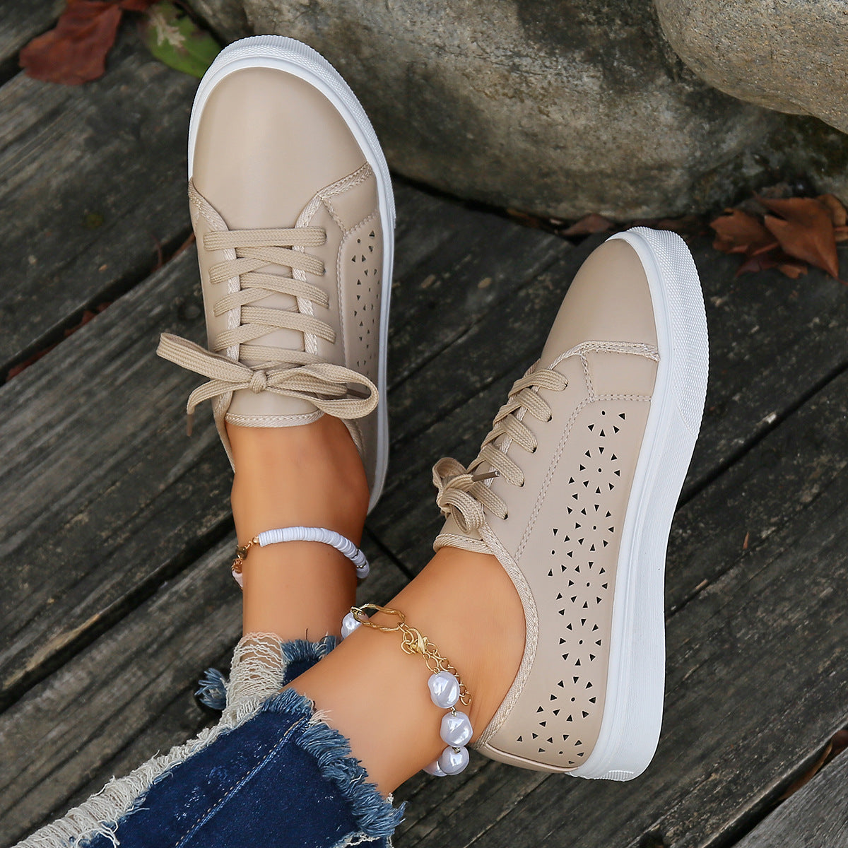 Elegant and detailed supportive Sneakers