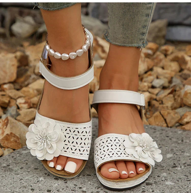 Casual and airy sandals