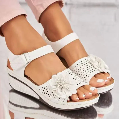 Casual and airy sandals