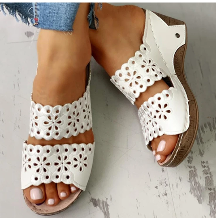 Casual and airy comfortable sandals