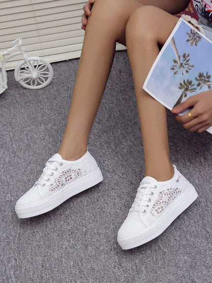 Ladies' Comfortable White Daisy Sneakers