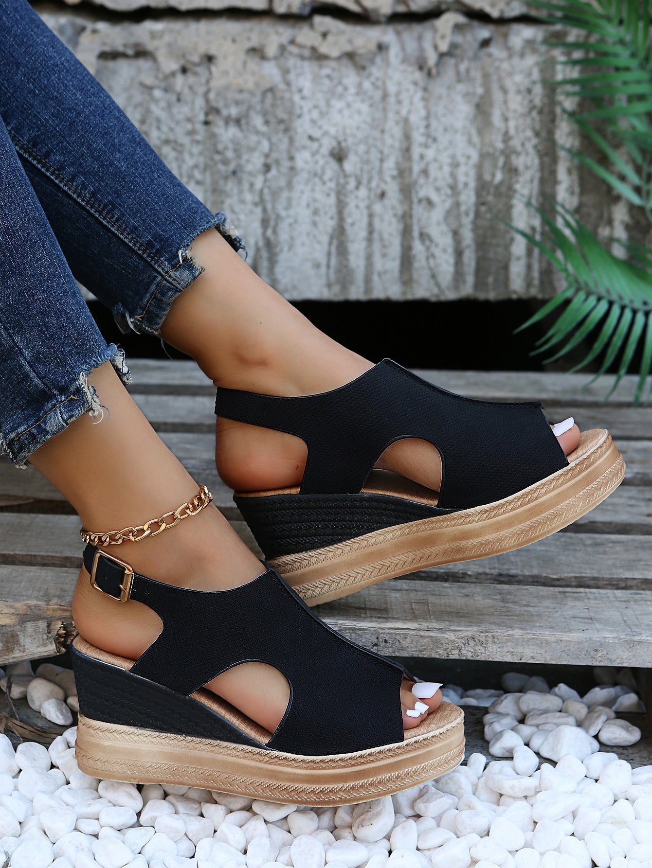 Casual sandals with wedge heel