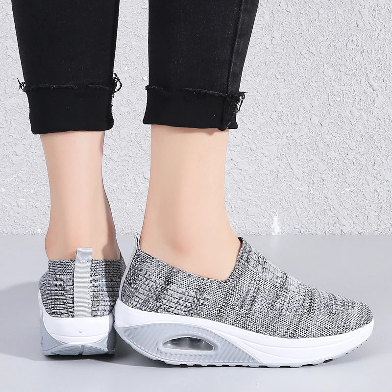 Elegant and airy summer trainers