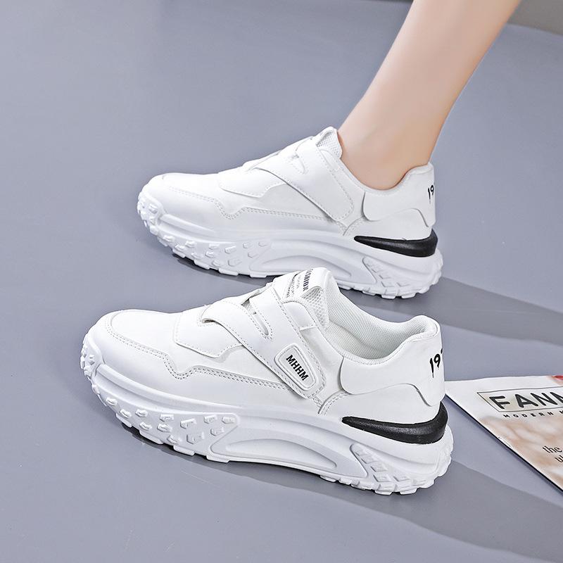 Leather comfortable trainers for outdoors