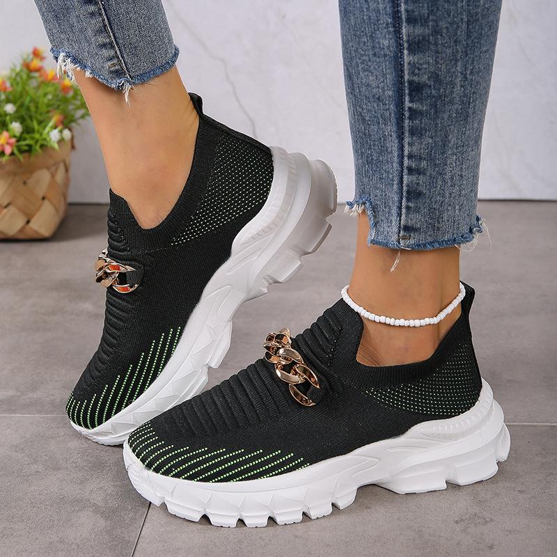 Feminine and lightweight trainer