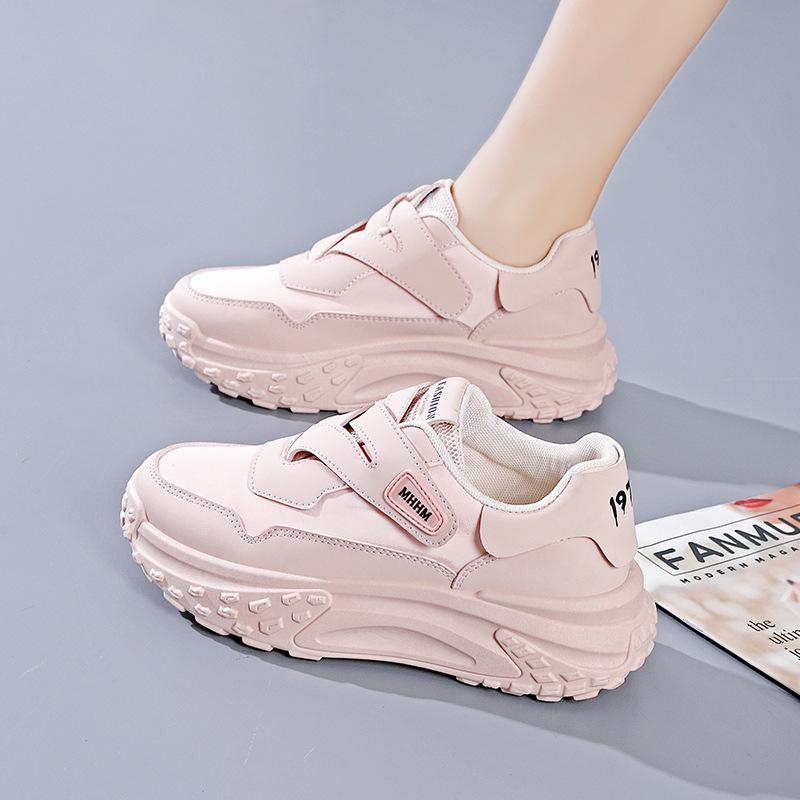 Leather comfortable trainers for outdoors