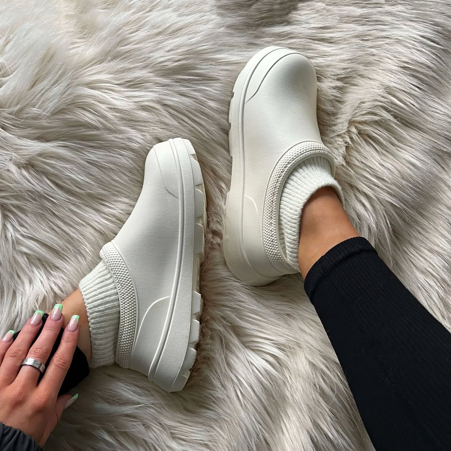 MInimalist Slip On Warm Clogs